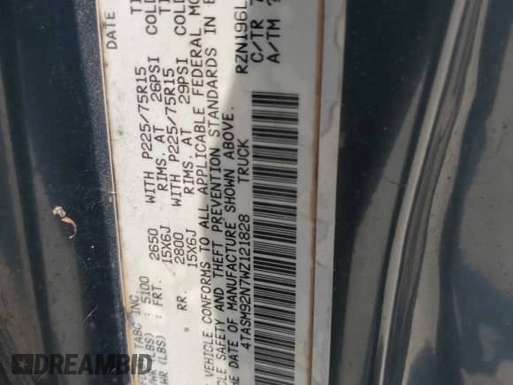 1998 Toyota Tacoma z VIN 4TASM92N7WZ121828, wystawiony jako Copart lot #64122235 z przebiegiem 200 637 mil mil oraz Szkoda całkowita • Salvage title. Historia ofert i sprzedaży dostępna na DreamBid. Obrazek 12.