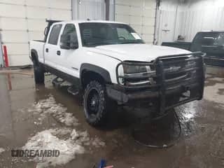 2003 Chevrolet Silverado 2500HD LS z VIN 1GCHK23U13F258343, wystawiony jako IAAI lot #41288585 z przebiegiem 299 594 mil mil oraz . Historia ofert i sprzedaży dostępna na DreamBid. Obrazek 1.