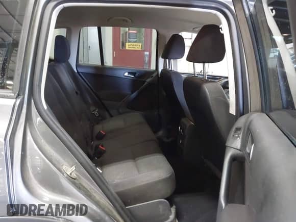 2017 Volkswagen Tiguan S с VIN WVGBV7AX0HK053923, выставлен на аукционе IAAI как лот 42780669 с пробегом 70 071 миль миль и . История ставок и продаж доступна на DreamBid. Изображение 8.