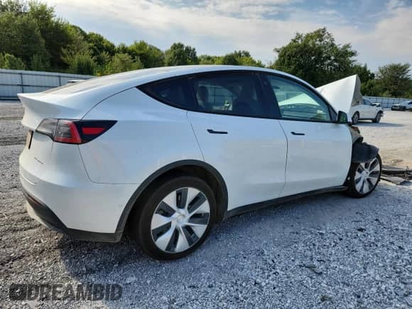2021 Tesla Model Y Long Range with VIN 5YJYGDEE9MF099385, listed as a Copart auction lot 71878605 with Not provided miles and Salvage title. Bid and sale history available at DreamBid. Image 3.