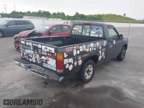 1997 Nissan Frontier XE with VIN 1N6SD11S3VC401175, listed as a IAAI auction lot 43183726 with 262,583 mi miles and . Bid and sale history available at DreamBid. Image 4.