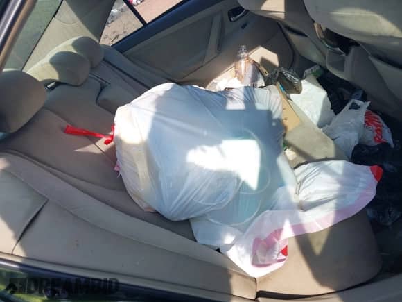 2010 Toyota Camry z VIN 4T1BF3EK9AU563024, wystawiony jako IAAI lot #42859800 z przebiegiem 119 802 mil mil oraz . Historia ofert i sprzedaży dostępna na DreamBid. Obrazek 8.