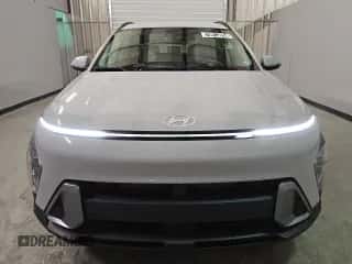2025 Hyundai Kona SEL с VIN KM8HB3AB1SU221208, выставлен на аукционе Copart как лот 79913954 с пробегом 40 миль миль и Чистый • Clean title. История ставок и продаж доступна на DreamBid. Изображение 5.