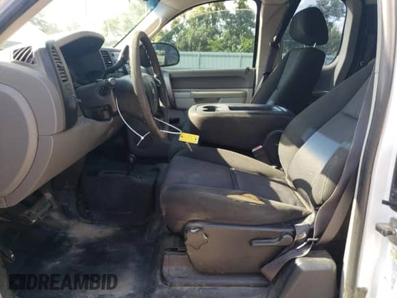 2011 Chevrolet Silverado 1500 Work Truck z VIN 1GCRKPE35BZ320412, wystawiony jako Copart lot #62109795 z przebiegiem 202 797 mil mil oraz Szkoda całkowita • Salvage title. Historia ofert i sprzedaży dostępna na DreamBid. Obrazek 7.