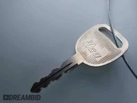 2000 GMC Sierra 1500 SLE z VIN 1GTEC19V4YZ273841, wystawiony jako IAAI lot #41981942 z przebiegiem 357 003 mil mil oraz . Historia ofert i sprzedaży dostępna na DreamBid. Obrazek 11.