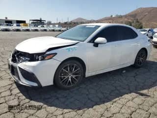 2024 Toyota Camry SE with VIN 4T1G11AK2RU861781, listed as a Copart auction lot 84553255 with 33,892 mi miles and Salvage title. Bid and sale history available at DreamBid. Image 1.