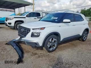 2022 Hyundai Venue SEL z VIN KMHRC8A32NU161614, wystawiony jako Copart lot #81579375 z przebiegiem 24 776 mil mil oraz Czysty tytuł • Clean title. Historia ofert i sprzedaży dostępna na DreamBid. Obrazek 1.