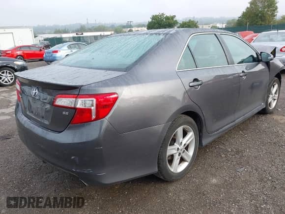 2014 Toyota Camry SE z VIN 4T1BF1FK4EU314283, wystawiony jako IAAI lot #43296842 z przebiegiem 112 528 mil mil oraz . Historia ofert i sprzedaży dostępna na DreamBid. Obrazek 4.