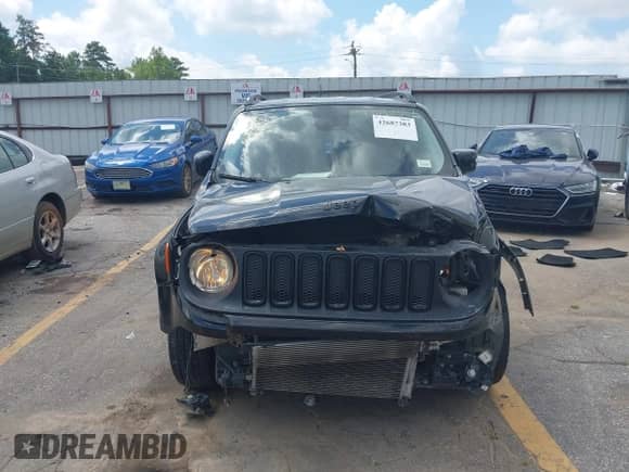 2017 Jeep Renegade Latitude с VIN ZACCJABB5HPG61186, выставлен на аукционе IAAI как лот 42687383 с пробегом 106 100 миль миль и . История ставок и продаж доступна на DreamBid. Изображение 12.