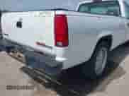 1994 GMC Sierra 1500 z VIN 1GTDC14Z6RZ529615, wystawiony jako IAAI lot #42631470 z przebiegiem 211 228 mil mil oraz . Historia ofert i sprzedaży dostępna na DreamBid. Obrazek 12.