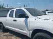 2012 Toyota Tundra z VIN 5TFRU5F18CX026656, wystawiony jako IAAI lot #42949363 z przebiegiem 294 338 mil mil oraz . Historia ofert i sprzedaży dostępna na DreamBid. Obrazek 13.