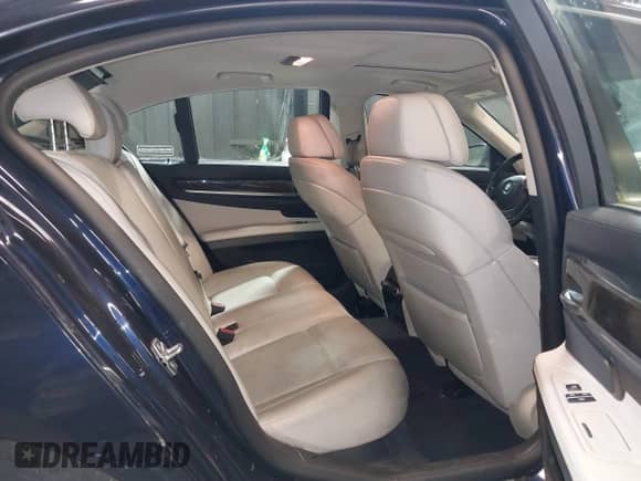 2012 BMW 7 Series 750i xDrive z VIN WBAKC6C58CC397015, wystawiony jako IAAI lot #41283796 z przebiegiem 100 544 mil mil oraz . Historia ofert i sprzedaży dostępna na DreamBid. Obrazek 8.