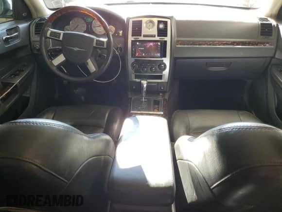 2009 Chrysler 300 C Hemi with VIN 2C3LA63T49H625209, listed as a Copart auction lot 90025255 with 93,385 mi miles and Salvage title. Bid and sale history available at DreamBid. Image 8.