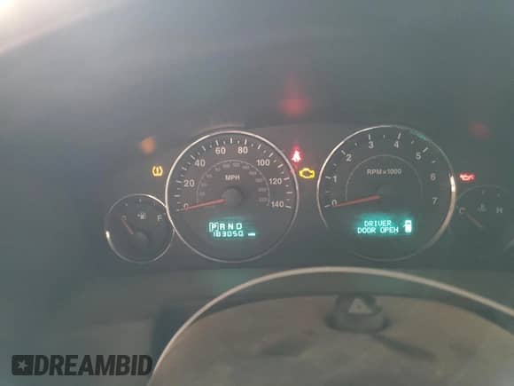 2006 Jeep Commander z VIN 1J8HG48K16C231646, wystawiony jako Copart lot #82343715 z przebiegiem 183 050 mil mil oraz Czysty tytuł • Clean title. Historia ofert i sprzedaży dostępna na DreamBid. Obrazek 9.