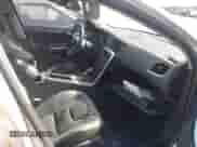 2014 Volvo S60 T5 с VIN YV1612FS2E1284271, выставлен на аукционе IAAI как лот 41634172 с пробегом 137 924 миль миль и . История ставок и продаж доступна на DreamBid. Изображение 5.