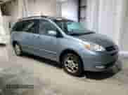 2004 Toyota Sienna XLE z VIN 5TDBA22C54S018201, wystawiony jako Copart lot #86305885 z przebiegiem 237 819 mil mil oraz Szkoda całkowita • Salvage title. Historia ofert i sprzedaży dostępna na DreamBid. Obrazek 4.