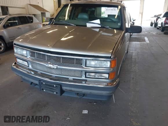 1999 Chevrolet Tahoe Z71 z VIN 1GNEK13R2XJ431421, wystawiony jako IAAI lot #42374646 z przebiegiem 282 894 mil mil oraz . Historia ofert i sprzedaży dostępna na DreamBid. Obrazek 13.
