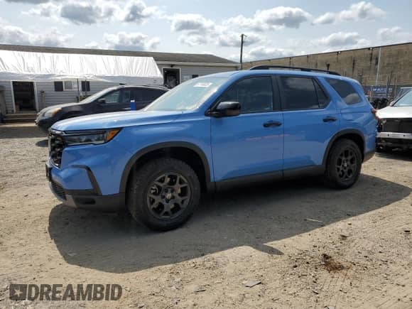 2025 Honda Pilot TrailSport with VIN 5FNYG1H60SB028186, listed as a Copart auction lot 67749635 with 11,752 mi miles and Salvage title. Bid and sale history available at DreamBid. Image 1.