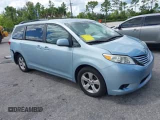 2017 Toyota Sienna LE Auto Access Seat z VIN 5TDKZ3DC6HS888752, wystawiony jako IAAI lot #43216076 z przebiegiem 105 314 mil mil oraz . Historia ofert i sprzedaży dostępna na DreamBid. Obrazek 1.