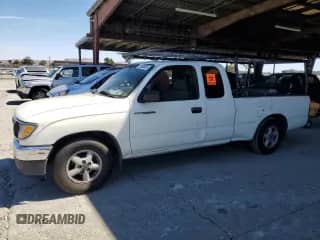 1995 Toyota Tacoma z VIN 4TAUN53B5SZ002480, wystawiony jako Copart lot #71305825 z przebiegiem 467 592 mil mil oraz Szkoda całkowita • Salvage title. Historia ofert i sprzedaży dostępna na DreamBid. Obrazek 1.