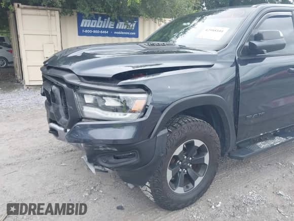 2020 Ram 1500 Rebel z VIN 1C6SRFLT0LN315399, wystawiony jako IAAI lot #42988101 z przebiegiem 93 786 mil mil oraz . Historia ofert i sprzedaży dostępna na DreamBid. Obrazek 6.