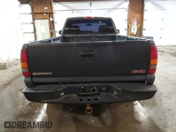 2002 GMC Sierra 1500 z VIN 1GTEK14W92Z144228, wystawiony jako Copart lot #69551834 z przebiegiem 318 824 mil mil oraz Czysty tytuł • Clean title. Historia ofert i sprzedaży dostępna na DreamBid. Obrazek 6.