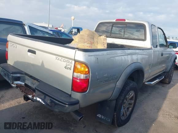 2004 Toyota Tacoma с VIN 5TEWM72NX4Z348782, выставлен на аукционе IAAI как лот 41230282 с пробегом 281 640 миль миль и . История ставок и продаж доступна на DreamBid. Изображение 4.