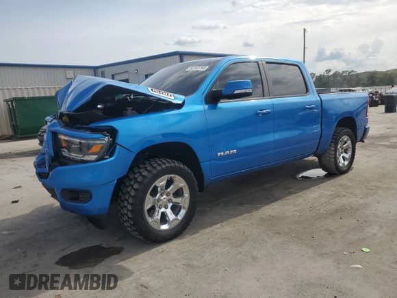 2021 Ram 1500 Big Horn z VIN 1C6RREFT7MN584389, wystawiony jako Copart lot #56168795 z przebiegiem 61 604 mil mil oraz Nie do naprawy • Non repairable. Historia ofert i sprzedaży dostępna na DreamBid. Obrazek 1.