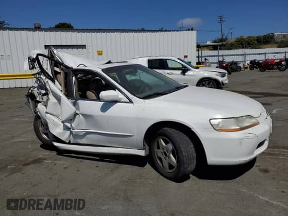 1998 Honda Accord EX with VIN 1HGCG1658WA022611, listed as a Copart auction lot 60509875 with 175,223 mi miles and Salvage title. Bid and sale history available at DreamBid. Image 4.