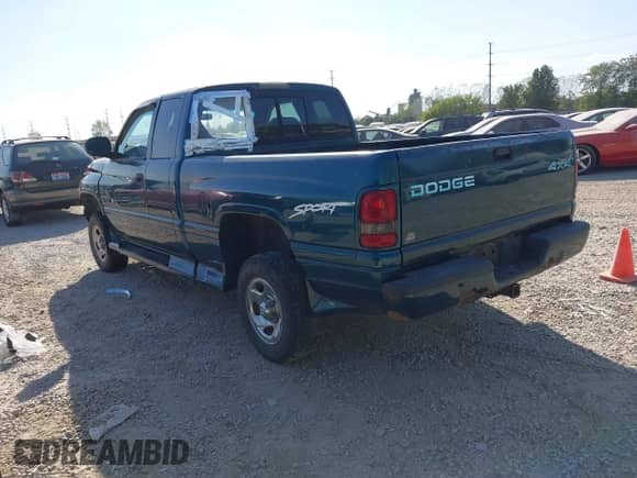 1998 Dodge 1500 with VIN 3B7HF13Y7WG222452, listed as a IAAI auction lot 43370292 with 154,109 mi miles and . Bid and sale history available at DreamBid. Image 3.