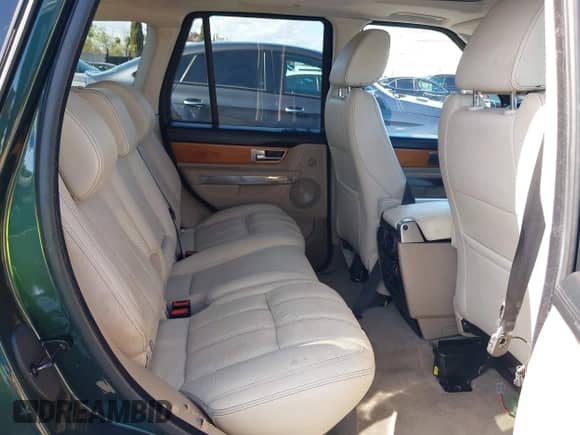 2010 Land Rover Range Rover Sport HSE Lux z VIN SALSK2D48AA212810, wystawiony jako IAAI lot #41943041 z przebiegiem 111 896 mil mil oraz . Historia ofert i sprzedaży dostępna na DreamBid. Obrazek 8.