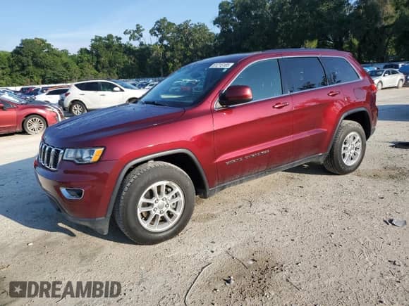2018 Jeep Grand Cherokee Laredo z VIN 1C4RJEAG8JC402748, wystawiony jako Copart lot #61215185 z przebiegiem 40 152 mil mil oraz Szkoda całkowita • Salvage title. Historia ofert i sprzedaży dostępna na DreamBid. Obrazek 1.