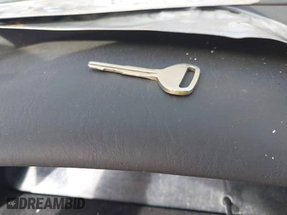 1995 Toyota Camry LE z VIN 4T1GK12E7SU081447, wystawiony jako IAAI lot #41607375 z przebiegiem 234 250 mil mil oraz . Historia ofert i sprzedaży dostępna na DreamBid. Obrazek 11.