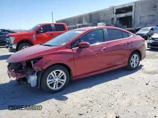 2017 Chevrolet Cruze LT z VIN 1G1BD5SM1H7174620, wystawiony jako Copart lot #49507785 z przebiegiem 71 385 mil mil oraz Szkoda całkowita • Salvage title. Historia ofert i sprzedaży dostępna na DreamBid. Obrazek 1.