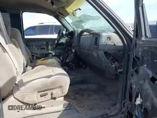 2002 Chevrolet Silverado 2500HD LS с VIN 1GCHK29U52E292510, выставлен на аукционе IAAI как лот 43249182 с пробегом Не указан миль и . История ставок и продаж доступна на DreamBid. Изображение 5.