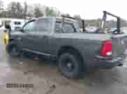 2018 Ram 1500 Express z VIN 1C6RR6KG3JS127669, wystawiony jako IAAI lot #38140829 z przebiegiem 131 565 mil mil oraz . Historia ofert i sprzedaży dostępna na DreamBid. Obrazek 3.