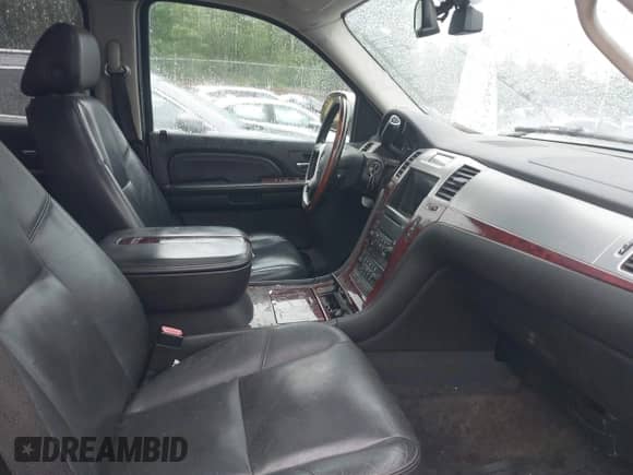 2007 Cadillac Escalade EXT with VIN 3GYFK62877G269333, listed as a IAAI auction lot 42526452 with 236,320 mi miles and . Bid and sale history available at DreamBid. Image 5.