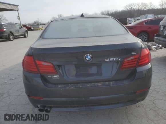 2013 BMW 5 Series 528i xDrive z VIN WBAXH5C57DD113791, wystawiony jako Copart lot #80274744 z przebiegiem 170 905 mil mil oraz Czysty tytuł • Clean title. Historia ofert i sprzedaży dostępna na DreamBid. Obrazek 6.