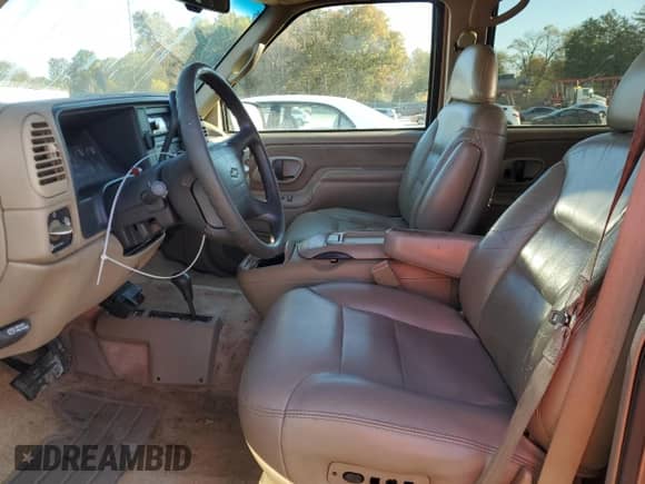 1996 Chevrolet Tahoe z VIN 1GNEK13R1TJ385350, wystawiony jako Copart lot #77593884 z przebiegiem 169 178 mil mil oraz Szkoda całkowita • Salvage title. Historia ofert i sprzedaży dostępna na DreamBid. Obrazek 7.