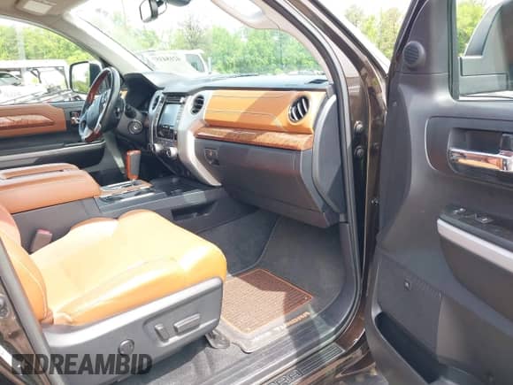 2019 Toyota Tundra SR5 с VIN 5TFAY5F10KX854202, выставлен на аукционе IAAI как лот 42184357 с пробегом 66 328 миль миль и . История ставок и продаж доступна на DreamBid. Изображение 5.