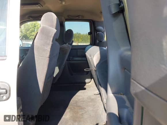 2002 Chevrolet Silverado 2500 LS с VIN 1GCGK29U52Z141722, выставлен на аукционе IAAI как лот 43134837 с пробегом 155 028 миль миль и . История ставок и продаж доступна на DreamBid. Изображение 8.