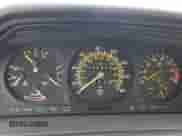 1986 Mercedes-Benz 300 E z VIN WDBEA30DXGA281962, wystawiony jako Copart lot #56804755 z przebiegiem 142 836 mil mil oraz Czysty tytuł • Clean title. Historia ofert i sprzedaży dostępna na DreamBid. Obrazek 9.