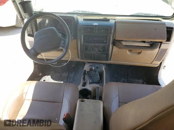 2001 Jeep Wrangler Sahara z VIN 1J4FA59S81P321490, wystawiony jako Copart lot #57320005 z przebiegiem 180 959 mil mil oraz Szkoda całkowita • Salvage title. Historia ofert i sprzedaży dostępna na DreamBid. Obrazek 8.