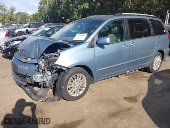2008 Toyota Sienna XLE z VIN 5TDZK22CX8S205905, wystawiony jako IAAI lot #43381003 z przebiegiem 120 666 mil mil oraz . Historia ofert i sprzedaży dostępna na DreamBid. Obrazek 2.