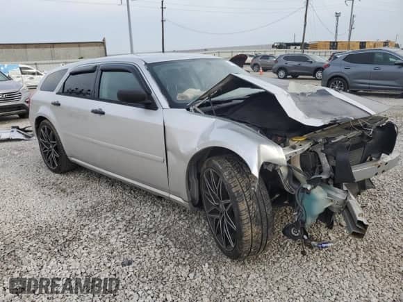 2005 Dodge Magnum SE with VIN 2D4FV48T05H554789, listed as a Copart auction lot 64587625 with Not provided miles and Salvage title. Bid and sale history available at DreamBid. Image 4.