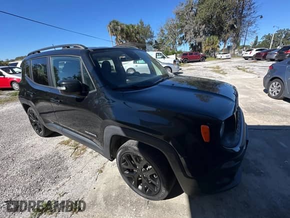 2018 Jeep Renegade Latitude with VIN ZACCJABB6JPG65463, listed as a Copart auction lot 82365444 with 147,703 mi miles and Clean title. Bid and sale history available at DreamBid. Image 1.