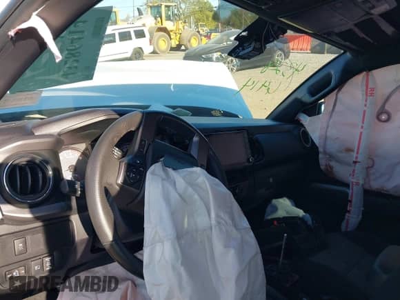 2022 Toyota Tacoma TRD Off Road with VIN 3TYCZ5AN5NT091043, listed as a IAAI auction lot 43286414 with 30,864 mi miles and . Bid and sale history available at DreamBid. Image 5.