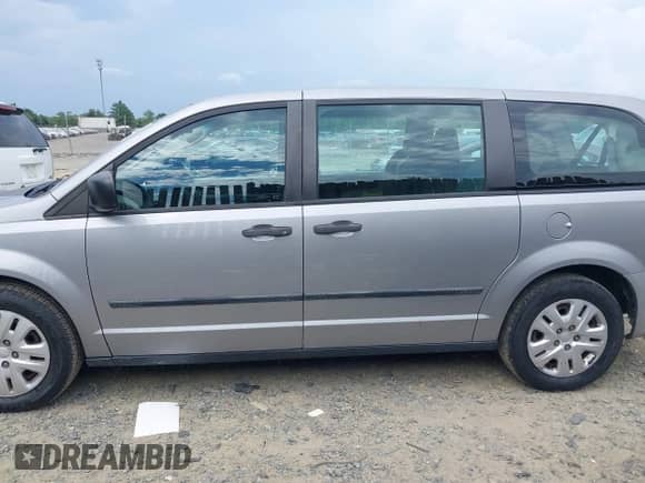 2016 Dodge Grand Caravan SE z VIN 2C4RDGBG7GR176607, wystawiony jako IAAI lot #42894963 z przebiegiem 75 350 mil mil oraz . Historia ofert i sprzedaży dostępna na DreamBid. Obrazek 14.