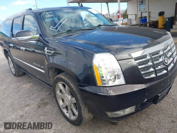 2011 Cadillac Escalade ESV Premium z VIN 1GYS4JEF5BR377335, wystawiony jako IAAI lot #41820043 z przebiegiem 181 619 mil mil oraz . Historia ofert i sprzedaży dostępna na DreamBid. Obrazek 1.