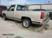 1989 GMC Sierra 1500 z VIN 1GTDC14K1KZ510561, wystawiony jako Copart lot #46184125 z przebiegiem 158 159 mil mil oraz Czysty tytuł • Clean title. Historia ofert i sprzedaży dostępna na DreamBid. Obrazek 2.